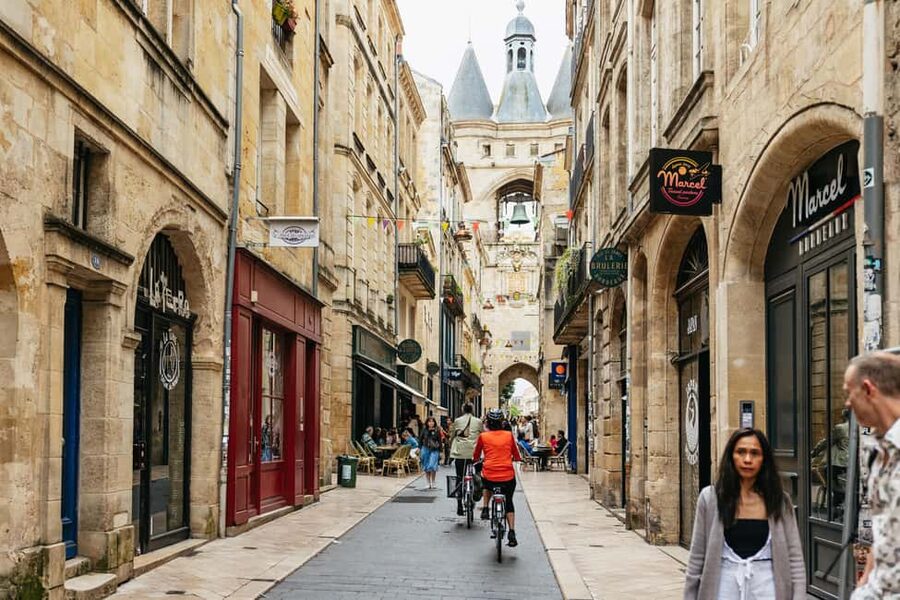 Bordeaux: Historic Center & Chartrons District Bike Tour - The cathedral, law courts, and Grosse Cloche