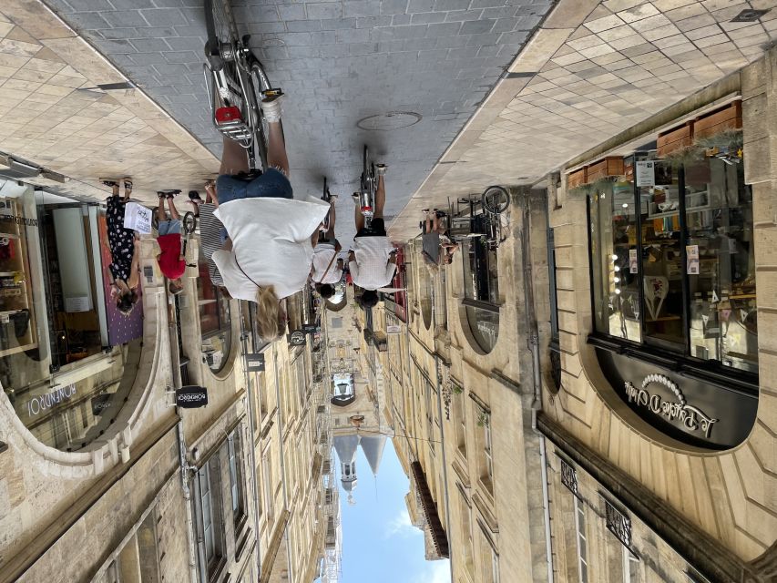 Bordeaux: Historic Center & Chartrons District Bike Tour - Bastide and the creative energy of Darwin