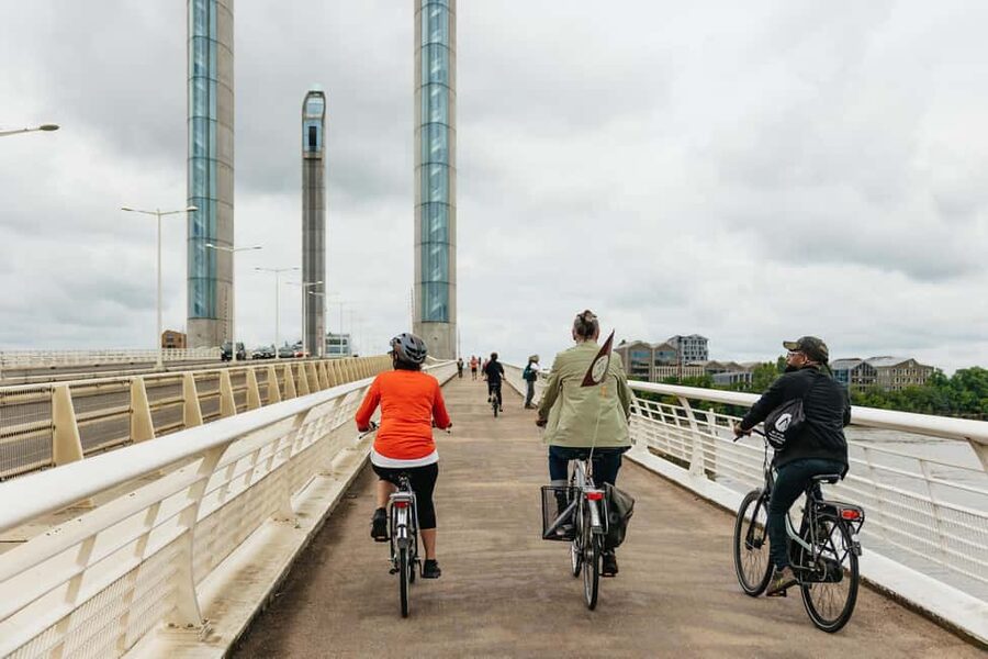 Bordeaux: Historic Center & Chartrons District Bike Tour - From Jardin Public to Palais Gallien