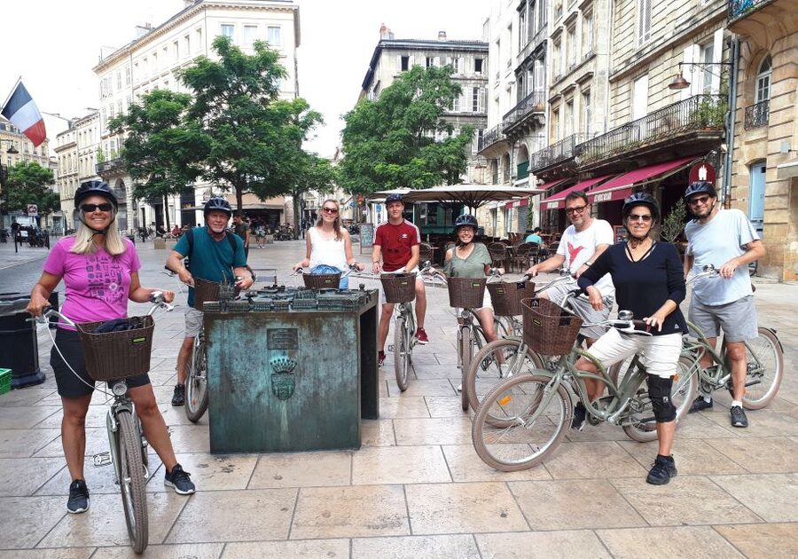 Bordeaux: Top Landmarks & Historic Bike Tour - Key points to know before booking