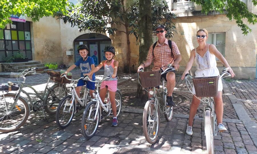 Bordeaux: Top Landmarks & Historic Bike Tour - Why a bike is the smart way to meet Bordeaux