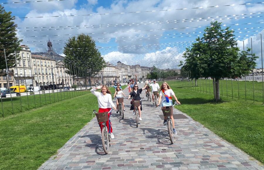 Bordeaux: Top Landmarks & Historic Bike Tour - Pont de Pierre and the Port of the Moon