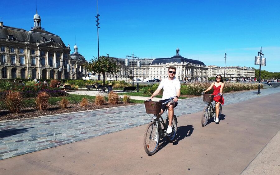 Bordeaux: Top Landmarks & Historic Bike Tour - Notre Dame Street and the Jardin Public break