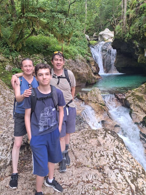 Bovec E-bike tour - Exploring hidden gems - A 20-minute picnic with Bovec cheese and strudel