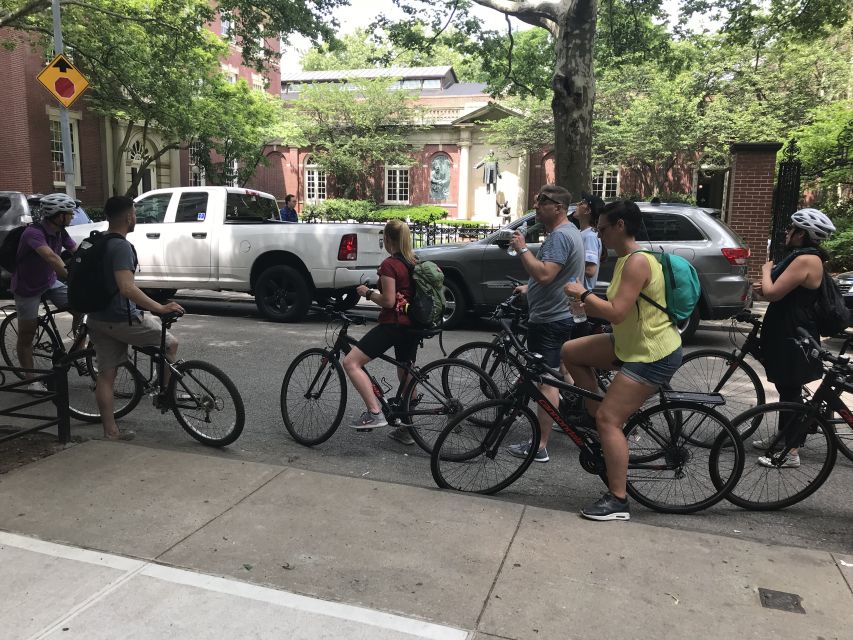Brooklyn: Half-Day Cycling Tour - Williamsburg, Greenpoint, and Bushwick by bike