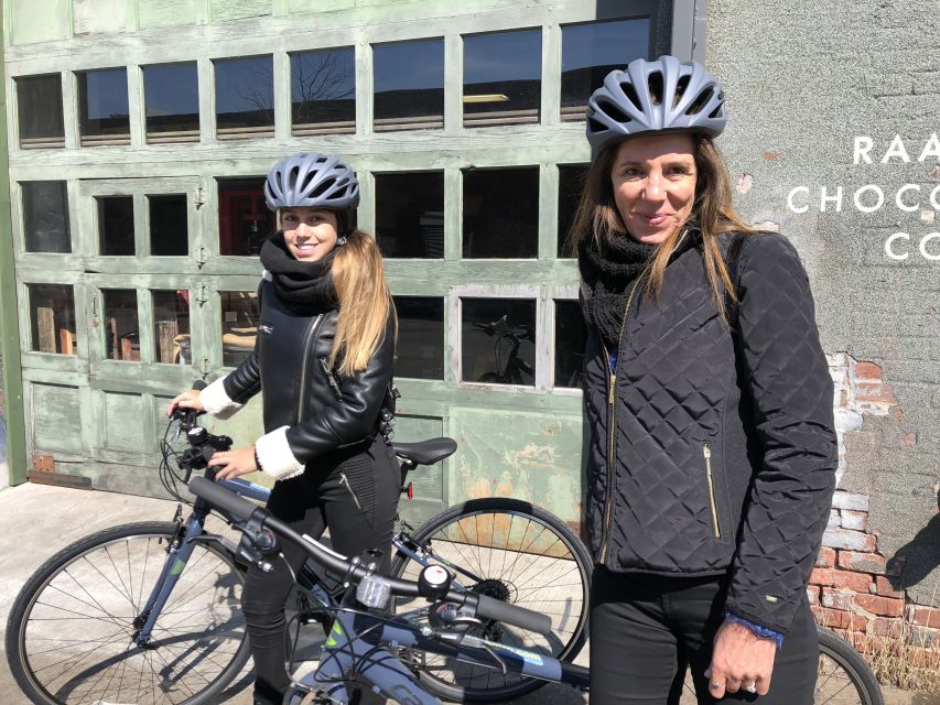 Brooklyn: Sightseeing Bike Tour with Local Guide - Brooklyn Heights is a fitting final chapter
