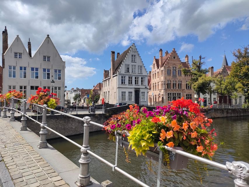 Bruges by bike with family and friends! - Starting beside Bruges’ Belfry