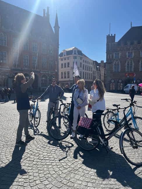 Bruges: Guided Bike Tour with a Local to Sights & Secrets - Local stories instead of a fact dump