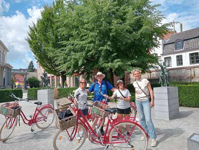 Bruges: Guided Retro Bike Tour of Highlights and Hidden Gems - Why a bicycle is the right way to see Bruges