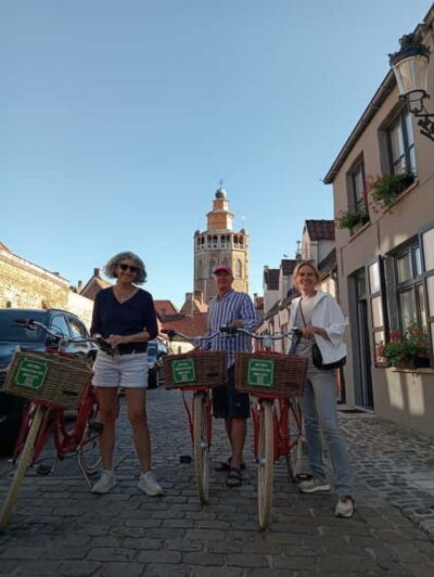 Bruges: Guided Retro Bike Tour of Highlights and Hidden Gems