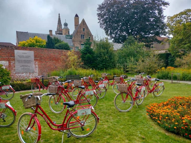 Bruges: Guided Retro Bike Tour of Highlights and Hidden Gems - Our Lady, Gruuthuse, and the canal views