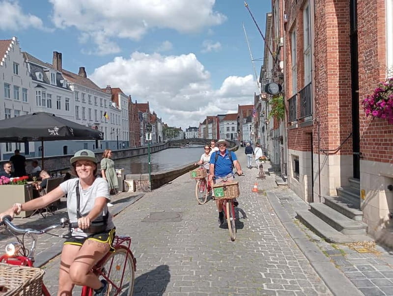 Bruges: Guided Retro Bike Tour of Highlights and Hidden Gems - The guide makes the difference