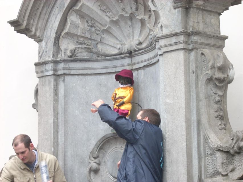 Brussels: Sightseeing Bike Tour - The royal quarter and Mont des Arts