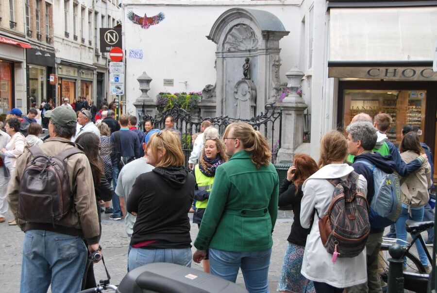 Brussels: Sightseeing Bike Tour - The frites stop: a practical Belgian pause