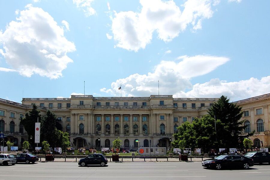 Bucharest: 2-Hour City Highlights Bike Tour - Cismigiu Gardens and a welcome change of pace