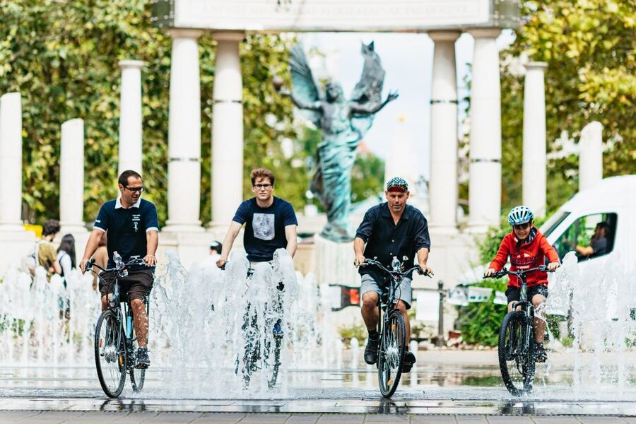 Budapest: Grand Sightseeing Bike Tour - Who should book this bike tour?