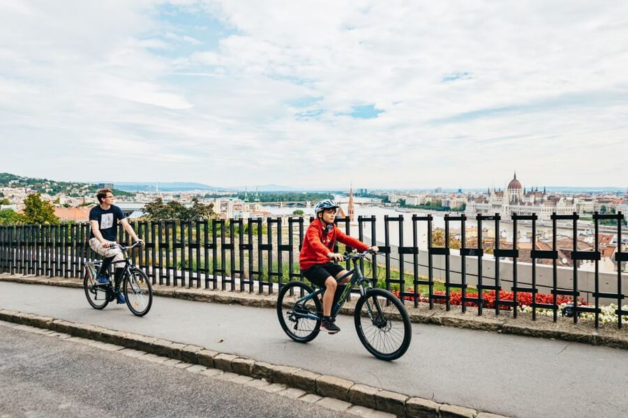 Budapest: Grand Sightseeing Bike Tour - Margaret Bridge and a breather on the island