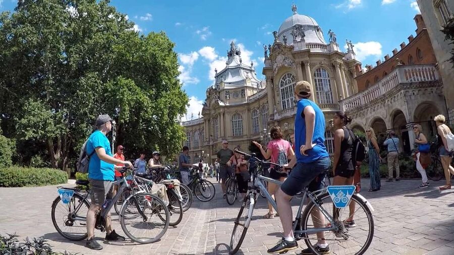 Budapest: Guided Bike & E-bike Tour with a Goulash - Why a Bicycle Is Such a Good Introduction to Budapest
