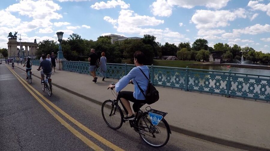 Budapest: Guided Bike & E-bike Tour with a Goulash - The Social Side of the Tour
