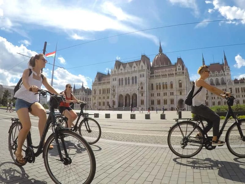 Budapest: Guided Bike & E-bike Tour with a Goulash - City Park, Vajdahunyad Castle, and the Thermal Baths