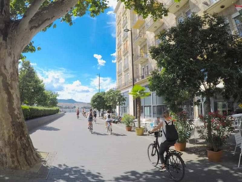 Budapest: Guided Bike & E-bike Tour with a Goulash - Andrássy Avenue and the First Look at City Life