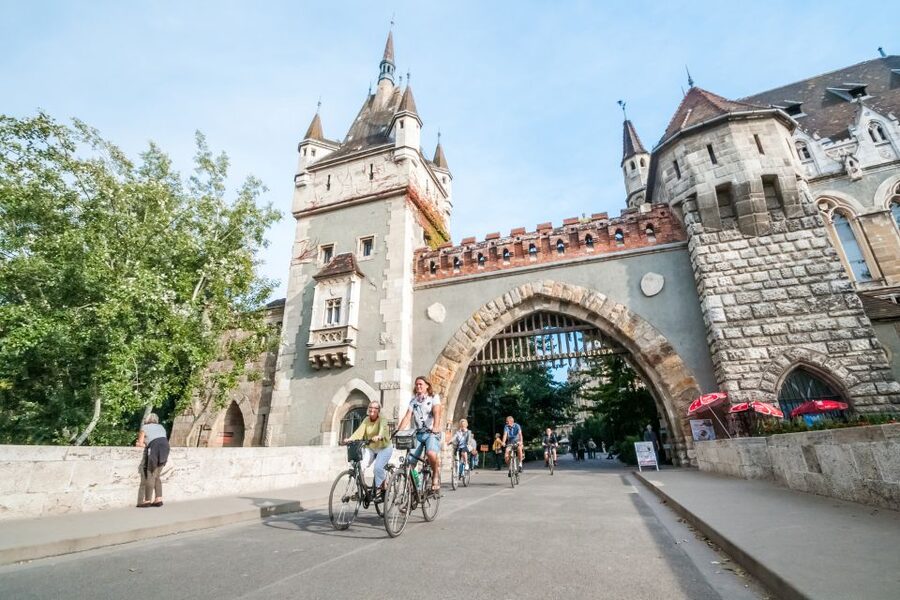 Budapest: Guided City Discovery Bike Tour - Returning through the old streets of Pest