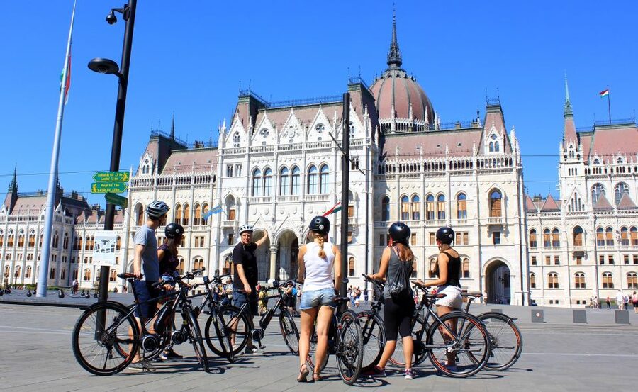 Budapest: Guided City Tour by E-Bike - Key points at a glance