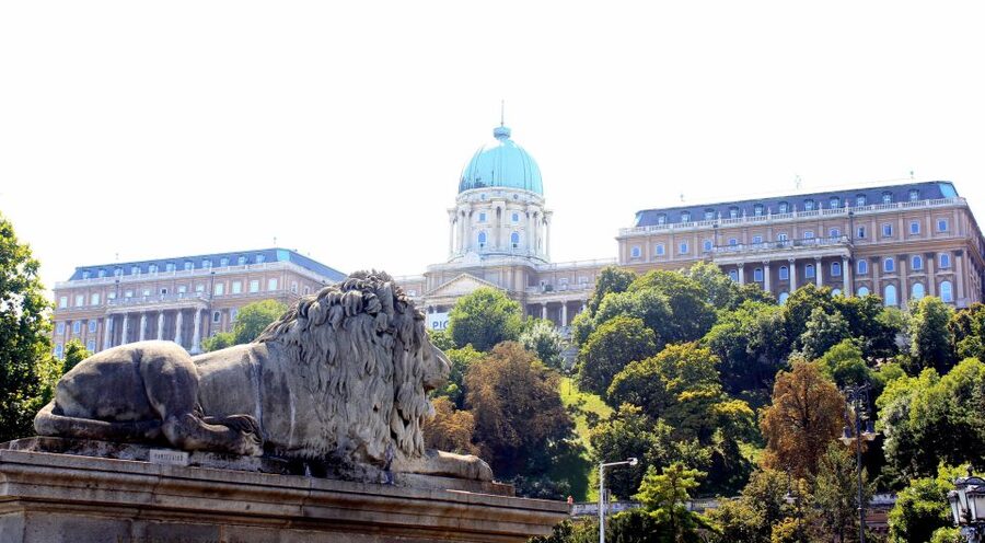 Budapest: Guided City Tour by E-Bike - Across the Danube to Batthyany Square