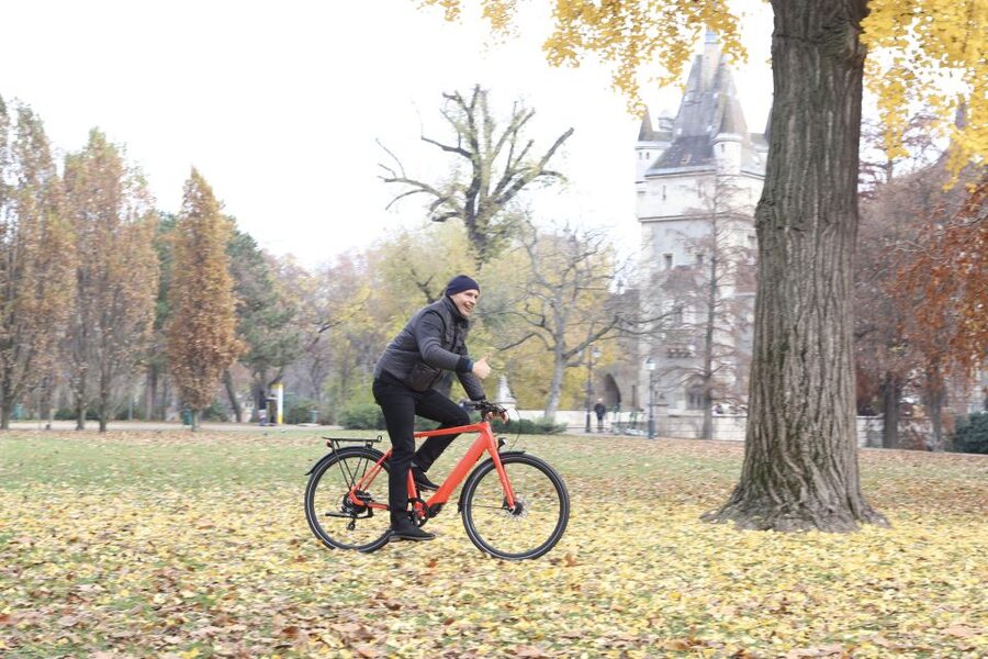 Budapest: Guided Downtown Electric Bike Tour - From music and Jewish history into central Pest
