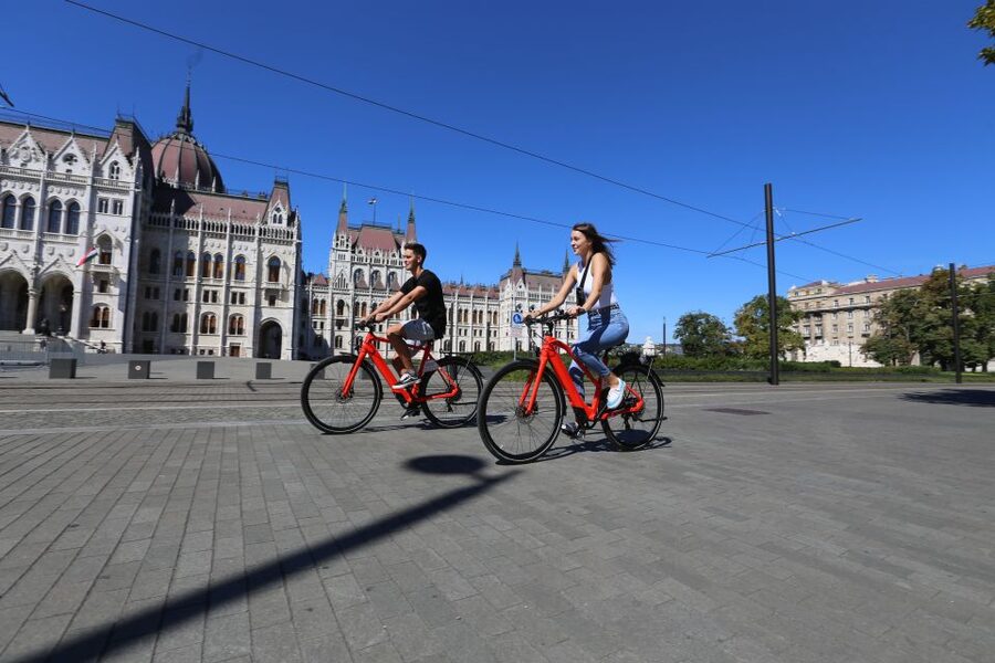 Budapest: Guided Downtown Electric Bike Tour - Central Market Hall and the National Museum