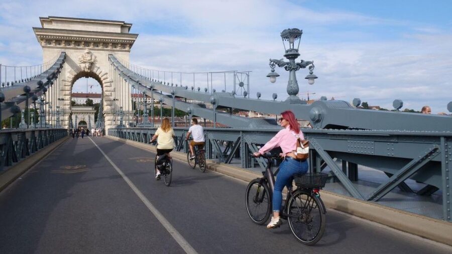 Budapest: Guided E-Bike Sightseeing Tour - Starting in Buda and climbing toward Citadella