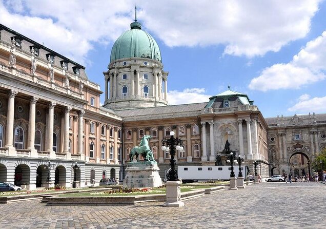 Budapest Highlights Bike Tour with a local guide - Key points at a glance