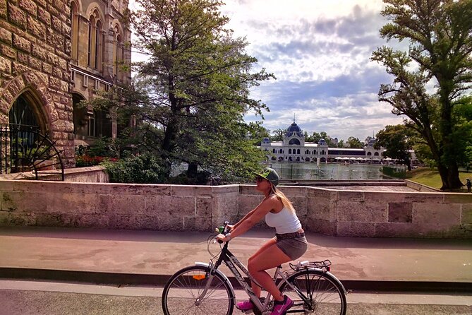 Budapest Highlights Bike Tour with a local guide - Why a bicycle is a good fit for Budapest