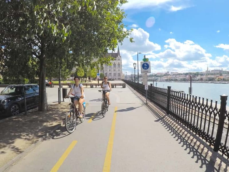 Budapest to Szentendre e-Bike Tour with a local guide - Starting in central Budapest