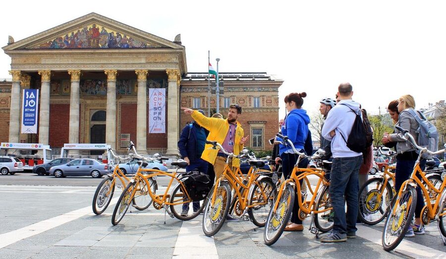 Budapest ❤️Winter Bike Tour with Coffee Stop❤️ - Starting near the Opera House on Andrassy Boulevard
