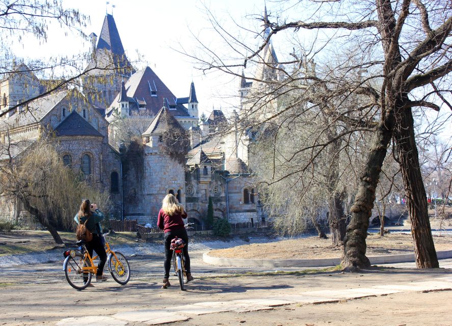 Budapest ❤️Winter Bike Tour with Coffee Stop❤️ - What the $93 price gets you