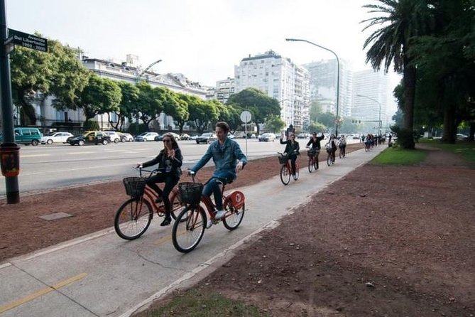 Buenos Aires Bike Tour: North Districts, Recoleta and Palermo - San Telmo to Puerto Madero: old streets meet new docks