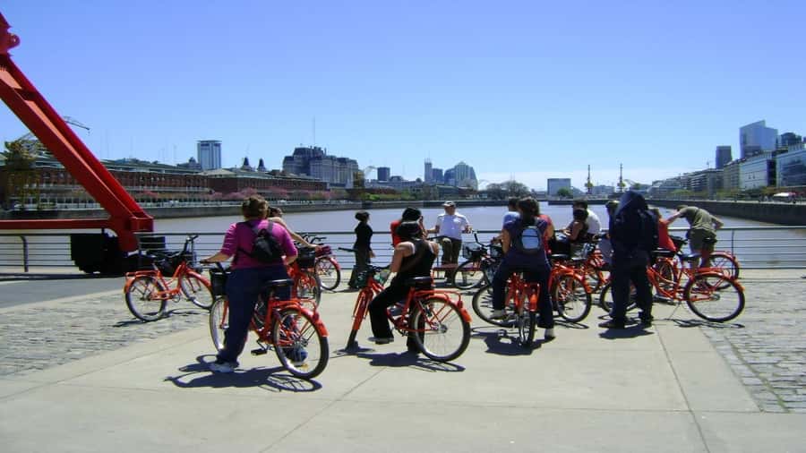 Buenos Aires Bike Tour: South or North Circuit - La Boca and the Caminito colors