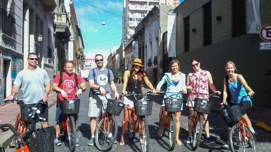 Buenos Aires Bike Tour: South or North Circuit - North Circuit: Recoleta, Evita, and grand city streets