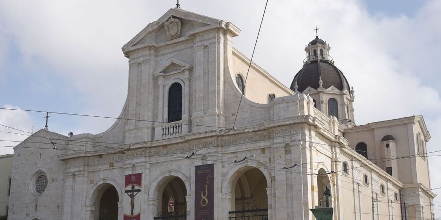 Cagliari: Guided Old Town Tour by Electric Bike - Villanova and the value of seeing the whole center