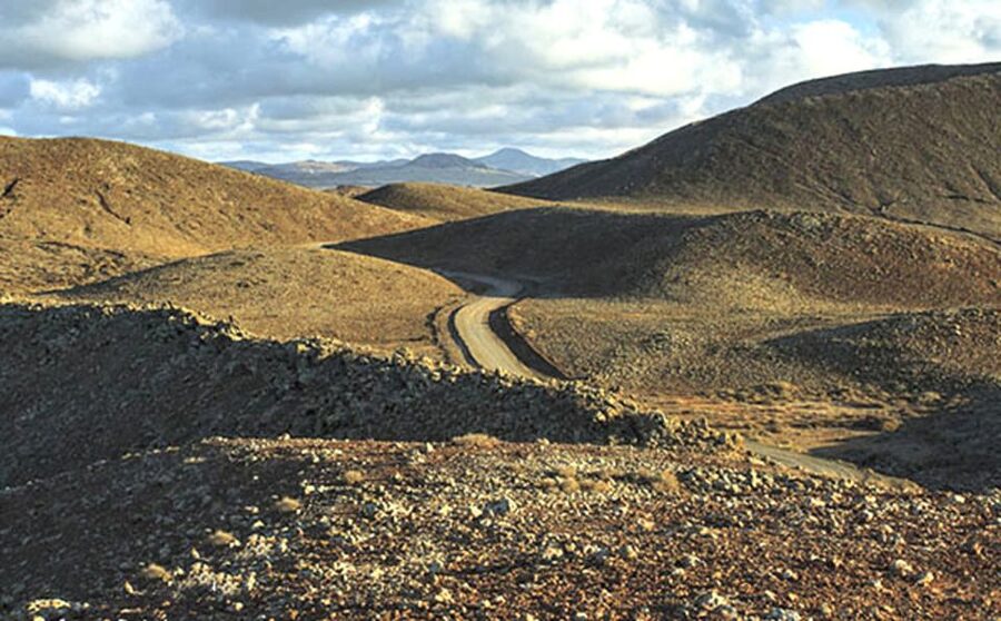 Caleta de Fuste/Corralejo: Guided E-Bike Tour & Crater Hike - Through Lajares and Cañada de Melián