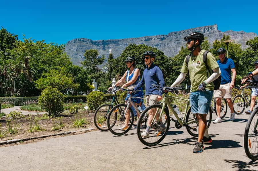 Cape Town: Guided Bike Tour - Castle of Good Hope and Adderley Street