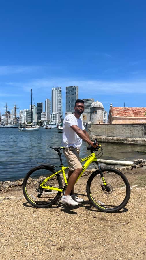 CARTAGENA: BIKE RIDE WITH LUNCH AT BOURDAIN'S FAVORITE SPOT - Bazurto Market is the real reason to book