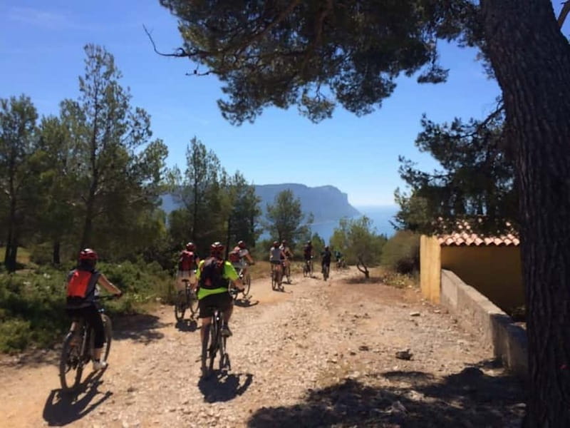 Cassis: Calanques and Viewpoints Tour by Mountain E-Bike - From the Cassis pool to the first quiet tracks