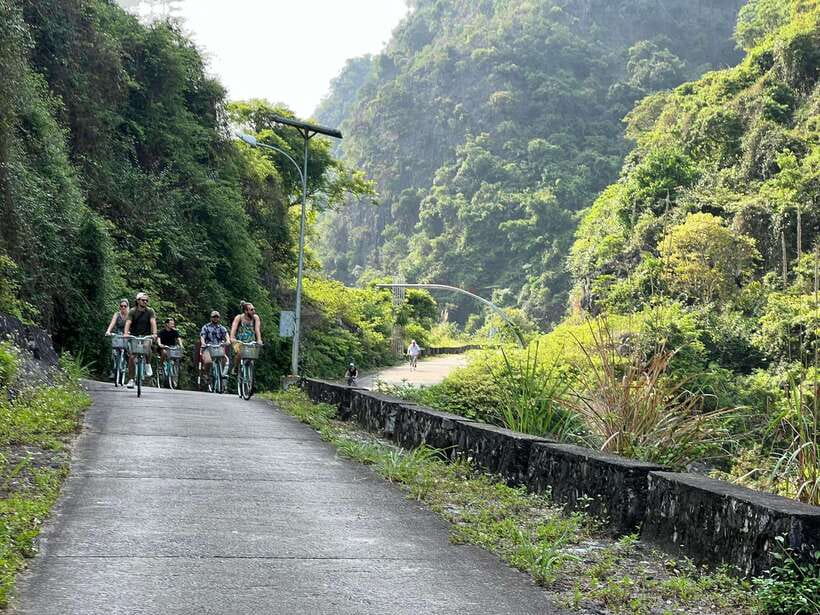 Cat Ba: Lan Ha, HaLong bay full day- biking, kayaking, lunch - Swimming near Ba Trai Dao