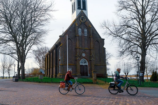 Cheese, Canals & Windmill Countryside E-Bike Tour Amsterdam - Nieuwendammerdijk and traditional wooden houses