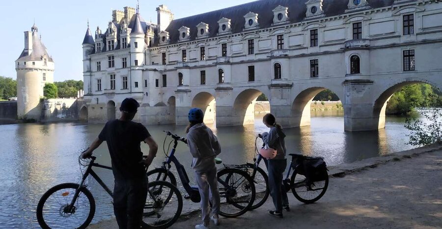 Chenonceau: E-Bike Guided Tour & Gourmet Picnic Lunch - Why this Chenonceau tour feels different
