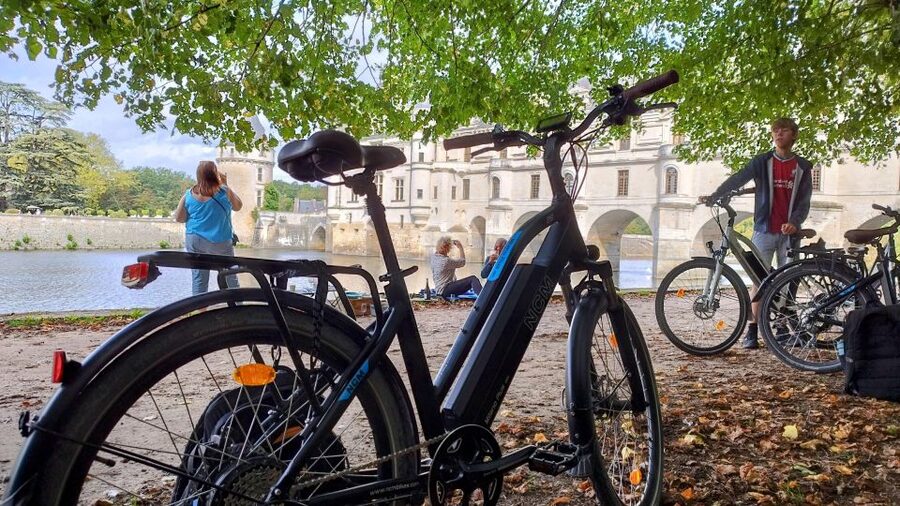 Chenonceau: E-Bike Guided Tour & Gourmet Picnic Lunch - Along the Cher River and the old Roman route