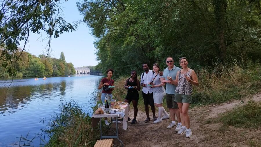 Chenonceau: E-Bike Guided Tour & Gourmet Picnic Lunch - Bourré, troglodyte caves, and Montrichard