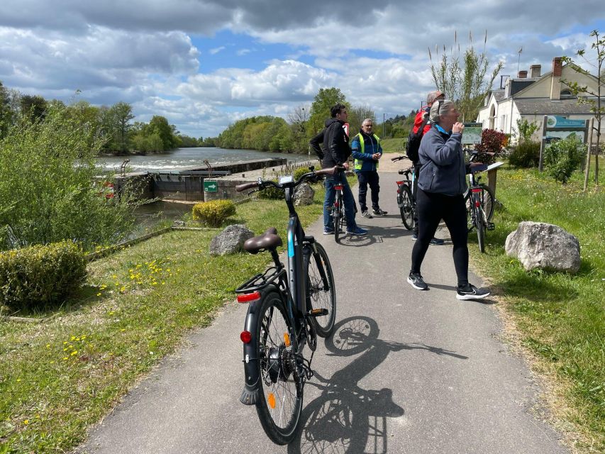 Chenonceau: E-Bike Guided Tour & Gourmet Picnic Lunch - How hard is the 38-kilometer ride?